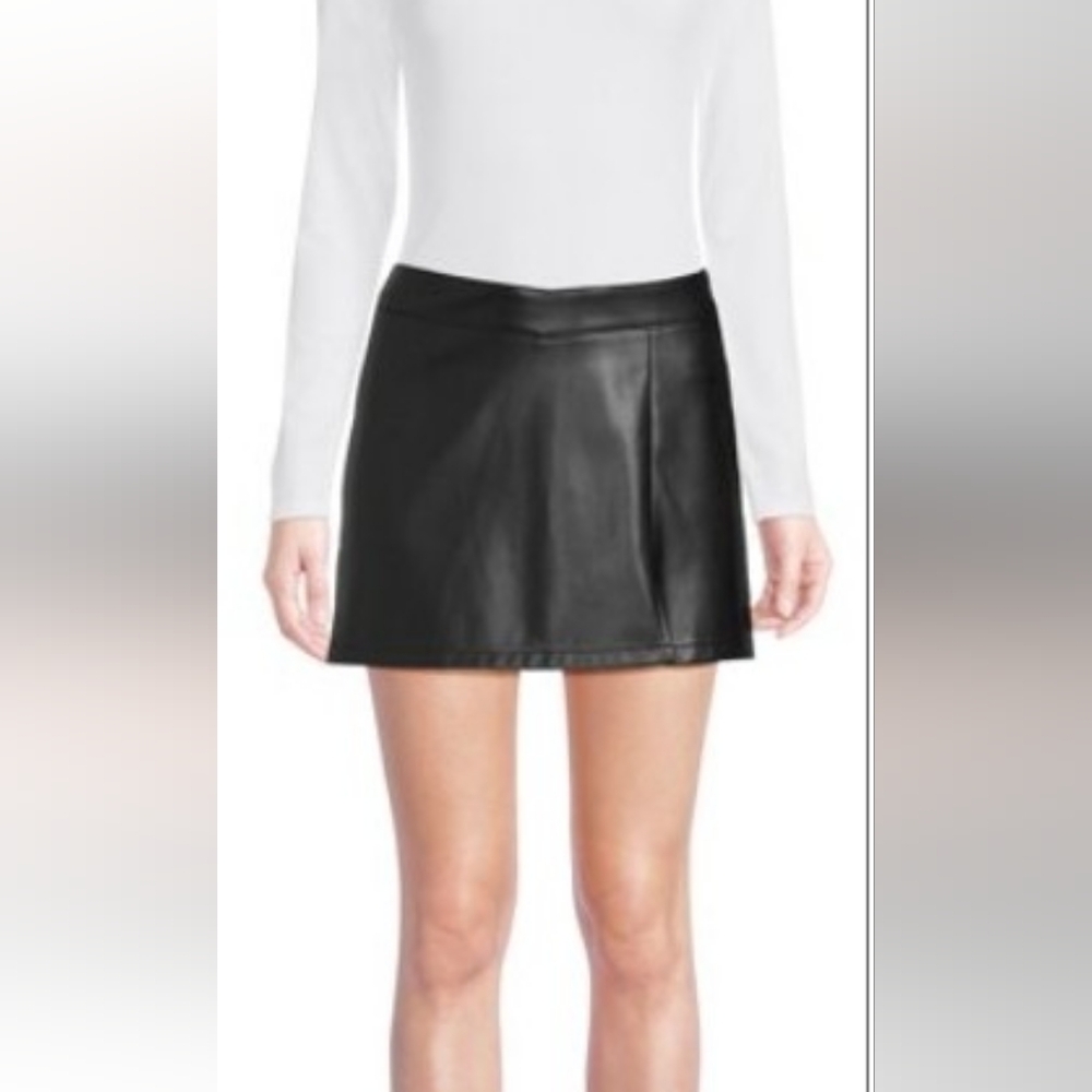 No Boundaries Faux Leather Mini Skirt size XS (1)       17-016